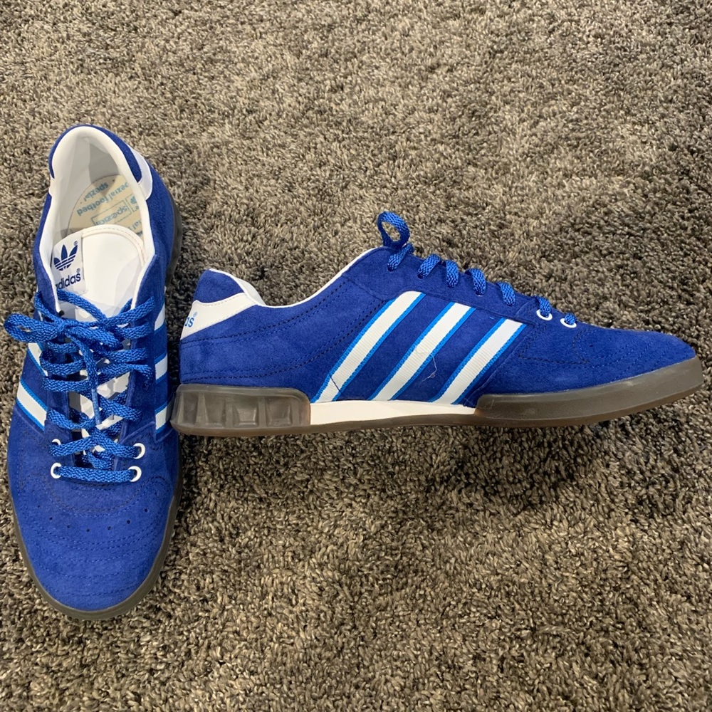 Men’s Adidas tennis shoes